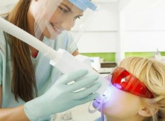 Get Yourself a Bright and Brilliant Smile with Teeth Whitening